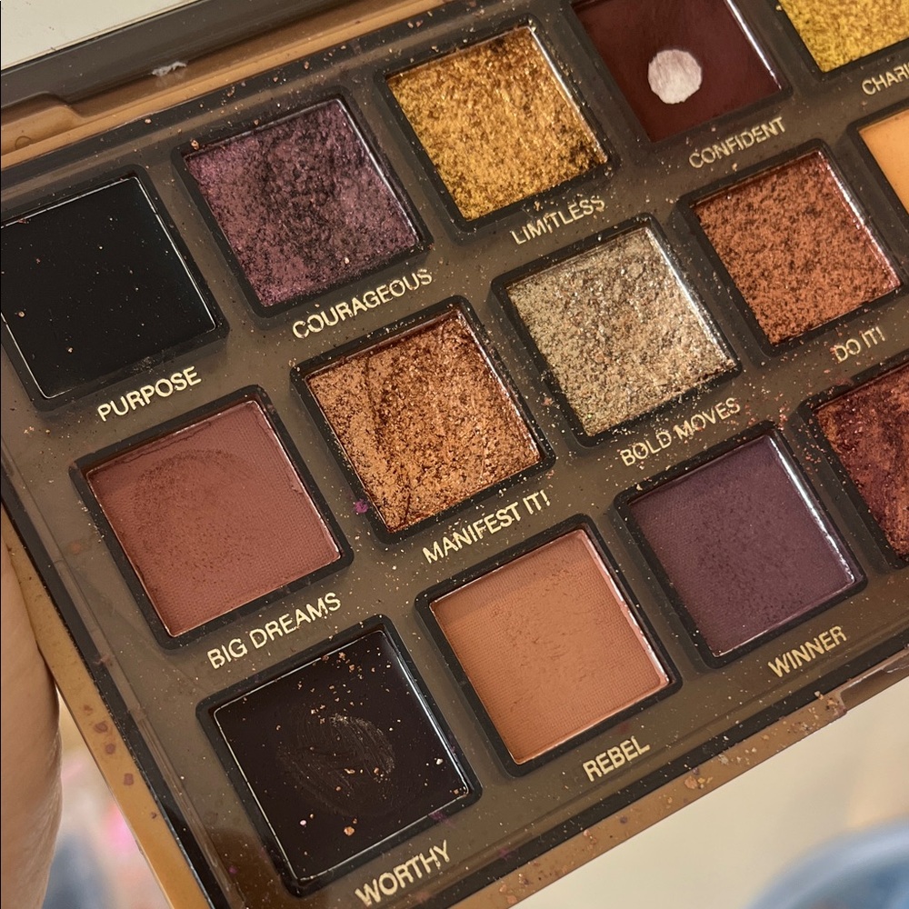 HUDAVIOJI EM(POWER)ED Palette used - some new. - Picture 3 of 5